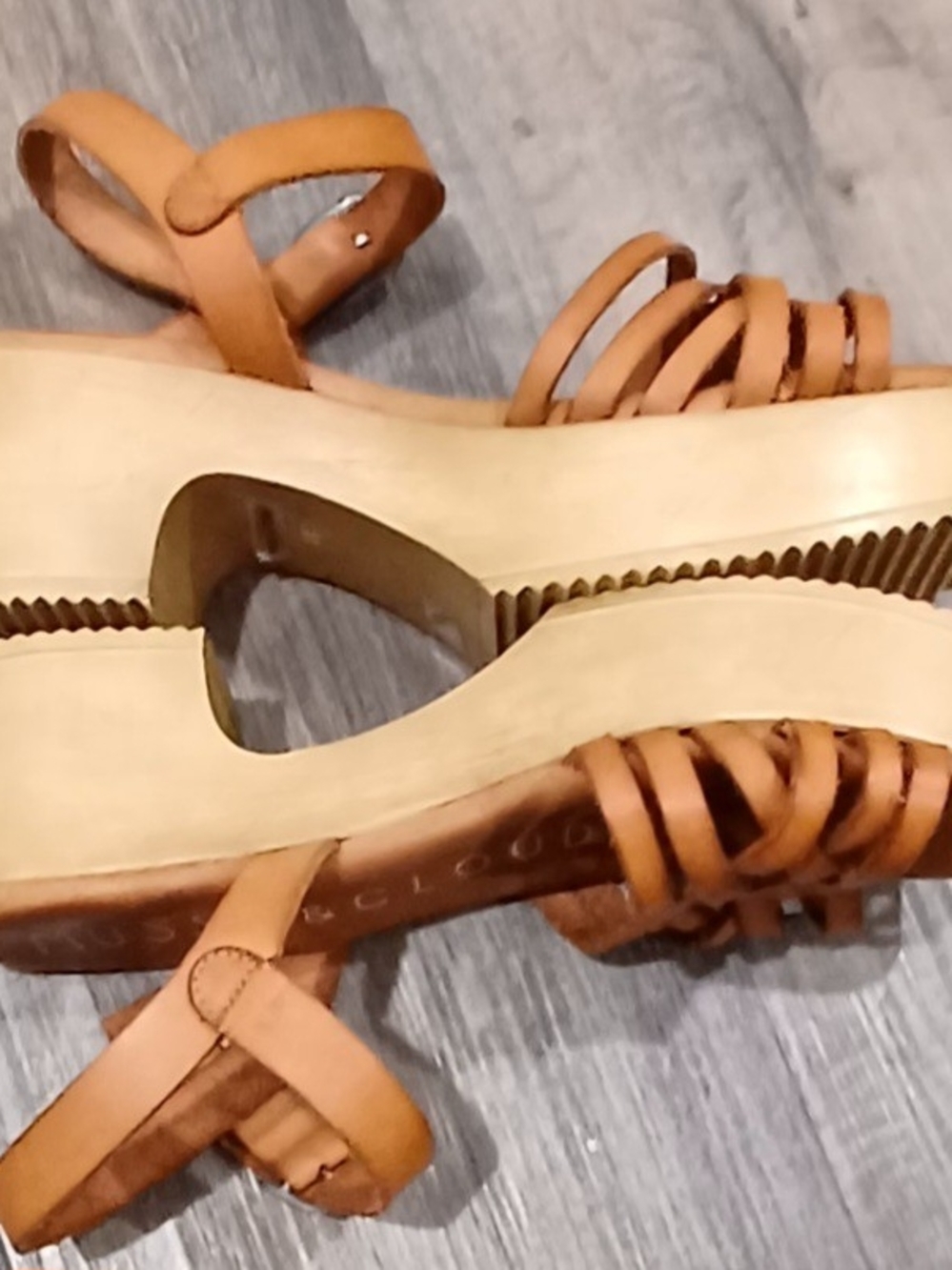 Moss & Cloud Tan Woven Strap Size 5 Women's Sandals - Picture 2 of 5
